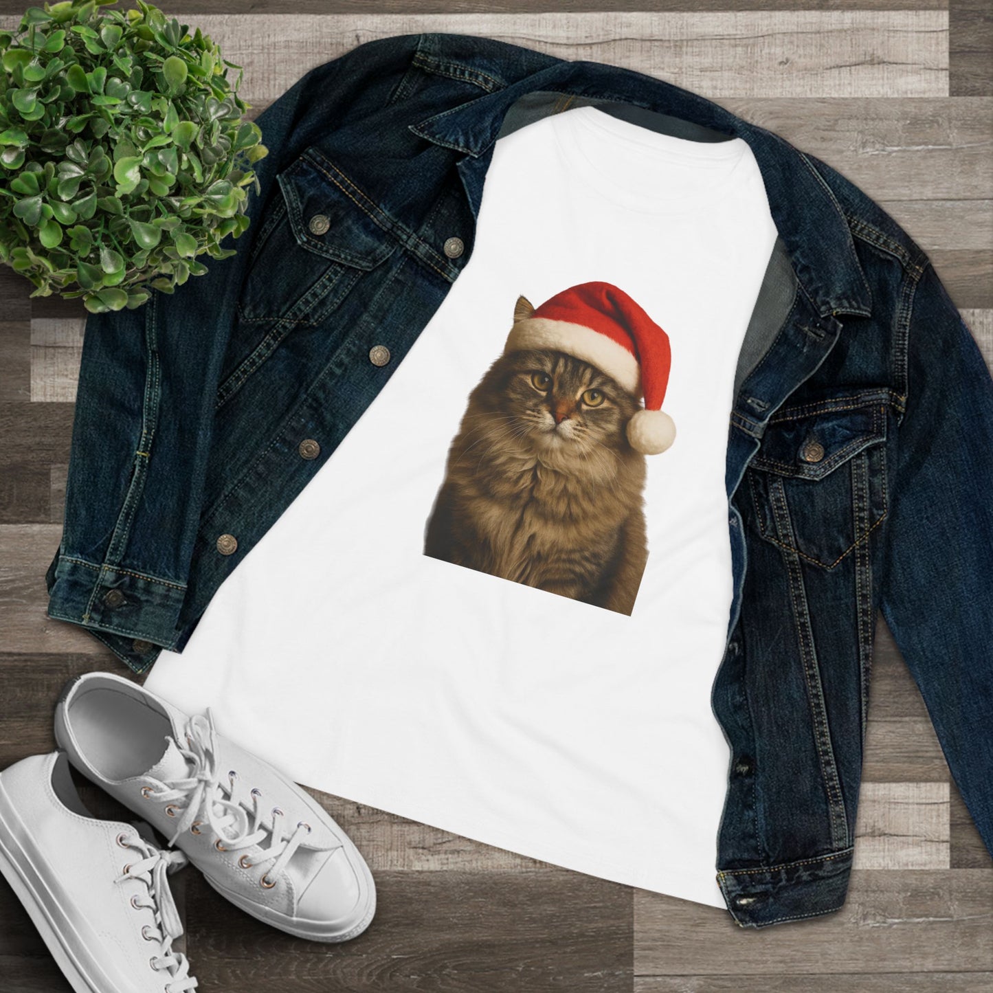Santa Paws Cat Women's Short Sleeve Crewneck Tee